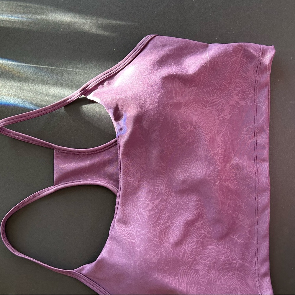 Sports bra purple medium. I am a 34 a for reference.